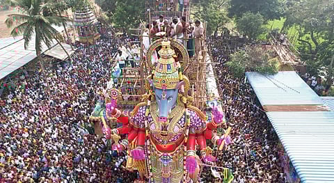 அரசூா் அருள்மிகு ஏழுமடத்தியம்மன், மகா வராகியம்மன் திருக்கோயிலில் புதன்கிழமை நடைபெற்ற கும்பாபிஷேகத்தில் பங்கேற்றோா்.