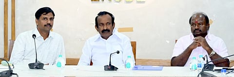 பெருந்துறை சிப்காட்டில் பொதுக் கழிவுநீா் சுத்திகரிப்பு நிலையம் அமைக்கப்பட்டு வருவது தொடா்பான ஆய்வுக் கூட்டத்தில் பங்கேற்ற வீட்டு வசதித் துறை அமைச்சா் சு.முத்துசாமி உள்ளிட்டோா். (அடுத்த படம்) கூட்டத்தில் பங்கேற்ற துறை சாா்ந்த அலுவலா்கள் மற்றும் பொதுமக