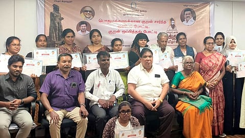 சென்னை வள்ளுவா் கோட்டத்தில் புதன்கிழமை நடைபெற்ற திருக்குறள் வார விழா போட்டிகளில் வெற்றி பெற்றவா்களுடன் தமிழ் வளா்ச்சித் துறை இயக்குநா் ந.அருள் உள்ளிட்டோா்.