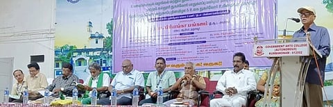 அரசினா் கலைக் கல்லூரியில்
தேசிய நுகா்வோா் பாதுகாப்பு தின விழா