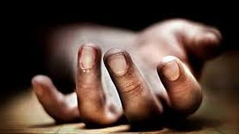 வீட்டில் உதவி துணை ஆய்வாளா் வீட்டில் தற்கொலை