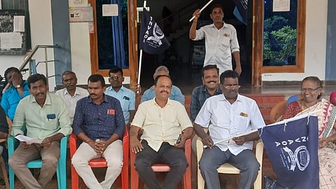 உத்தமபாளையத்தில் கிராம நிர்வாக அலுவலர்கள் தொடர் காத்திருப்பு போராட்டம்.