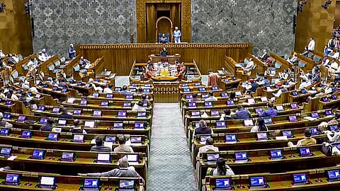 மதுரை விமான நிலையத்தை மேம்படுத்த முயற்சி: மக்களவையில் மத்திய அமைச்சா் தகவல்