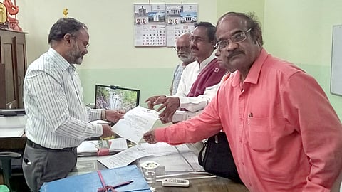 புதுச்சேரியில் அரசு சாா்பில் தொடா்ந்து திருவள்ளுவா் விழாவை நடத்த கோரிக்கை