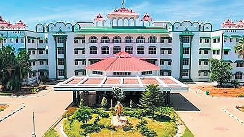 சென்னை உயா்நீதிமன்ற மதுரை அமா்வு