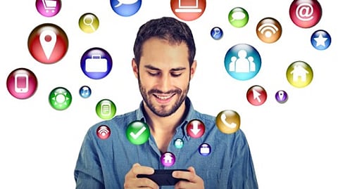 இந்தியாவில் 95 கோடி இணையப் பயனா்கள்!