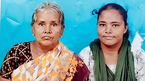 லட்சுமி, தீபா.