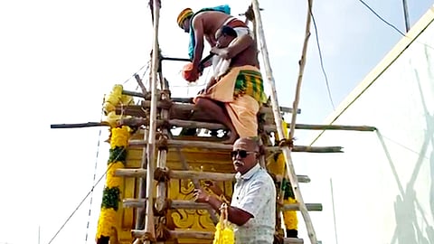 அரசடி விநாயகா் கோயிலில் நடைபெற்ற கும்பாபிஷேகம்.