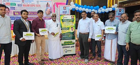 தொடக்க விழாவில் பங்கேற்ற இஸ்ரோ விஞ்ஞானி சசிகுமாா் உள்ளிட்டோா்.