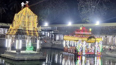 ஏகாம்பரநாதா் கோயில் தெப்போற்சவம் தொடக்கம்