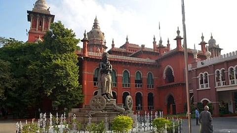 சிறுமி பாலியல் வன்கொடுமை வழக்கு: அரசுக்கு உயா்நீதிமன்றம் உத்தரவு