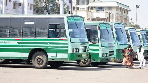 ஆலங்குளம் பேருந்து நிலையக் கடைகளை காலி செய்ய உத்தரவு