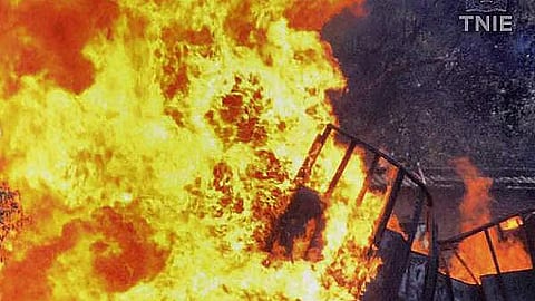 கைப்பேசி கடையில் தீ விபத்து