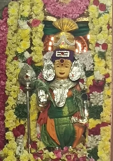 ஆத்தூா், தம்மம்பட்டி முருகா் கோயில்களில் சிறப்பு வழிபாடு