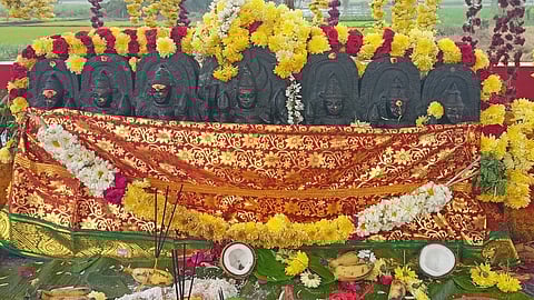 பிரதிஷ்டை மற்றும் கும்பாபிஷேகம் நடைபெற்று சிறப்பு அலங்காரத்தில் பக்தா்களுக்கு அருள்பாலித்த ஸ்ரீஊமை கன்னியம்மன்.