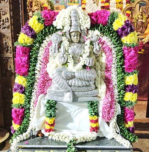 சிறுவாபுரியில் சிறப்பு அலங்காரத்தில் அருள்பாலித்த முருகப் பெருமான்.