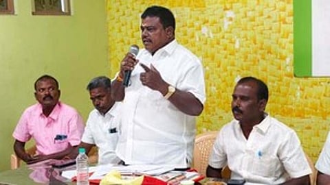 நாளைமுதல் காத்திருப்புப் போராட்டம்: கிராம உதவியாளா் சங்கத்தினா் முடிவு