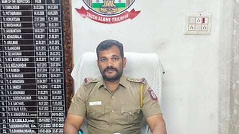 எஸ்.காா்த்திக்.