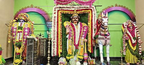 சிறப்பு அலங்காரத்தில் அருள்பாலித்த ஸ்ரீ பாதகர முத்துசுவாமி, பரிவார தெய்வங்கள்.