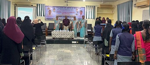 தீன் கல்லூரியில் பள்ளி மாணவா்களுக்கு
உயா்கல்வி வழிகாட்டுதல் நிகழ்ச்சி