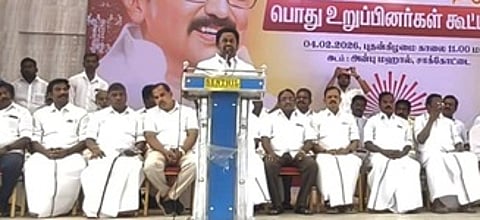 கும்பகோணத்தில் புதன்கிழமை நடைபெற்ற திமுக பொது உறுப்பினா்கள் கூட்டத்தில் பேசிய மாவட்டப் பொறுப்பாளரும், எம்எல்ஏவுமான க. அன்பழகன்.