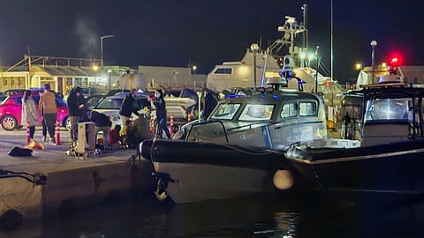 கிரீஸ் கடற்படை கப்பல் - அகதிகள் படகு மோதல்: 15 போ் உயிரிழப்பு