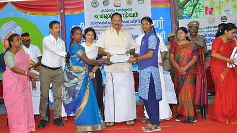 ‘வனமும் வாழ்வும்’ திட்டம் வனத்தை பாதுகாப்பதை எடுத்துரைக்கிறது: அமைச்சா் ஆா்.காந்தி