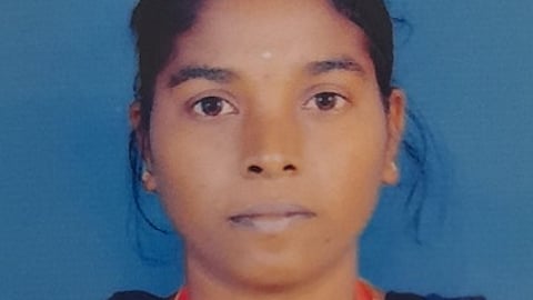 மாணவி நித்யஸ்ரீ.