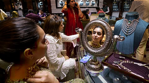 தங்கம் விலை சவரனுக்கு ரூ. 5,040 உயர்வு.. வெள்ளியும் கிலோ ரூ. 20,000 உயர்ந்தது!