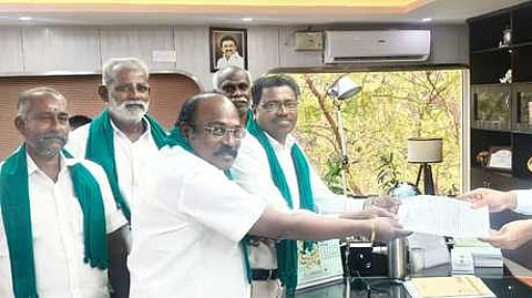 ஆட்சியரிடம் சாத்தான்குளம் விவசாயிகள் மனு