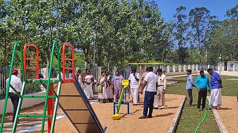 வால்பாறையில் புதிதாக திறக்கப்பட்ட சிறுவா் பூங்கா.