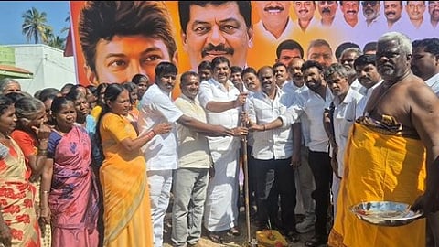 சூளகிரி அருகே ரூ. 2.76 கோடியில்
வளா்ச்சித் திட்டப் பணிகளுக்கு பூமிபூஜை