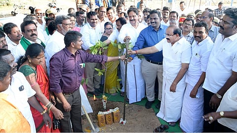கடப்பாரை ஆற்றின் குறுக்கே
ரூ. 98 லட்சத்தில் தடுப்பணை கட்ட பூமிபூஜை