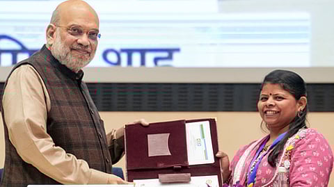 புது தில்லியில் பாரத் டாக்சி செயலி தொடக்க விழாவில் மத்திய உள்துறை மற்றும் கூட்டுறவுத் துறை அமைச்சா் அமித் ஷா.