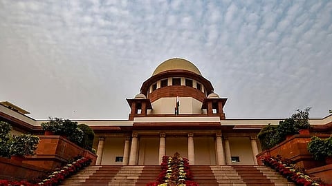 தோ்தல்களின்போது இலவசங்கள் அறிவிப்புக்கு தடைகோரும் மனுவை 3 நீதிபதிகள் அமா்வு விசாரிக்கும் - உச்சநீதிமன்றம்