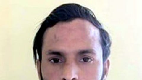 நீதிமன்றத்துக்கு அழைத்துச் சென்றபோது போலீஸ் பிடியில் இருந்து கைதி தப்பி ஓட்டம்