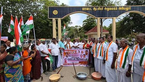 மத்திய அரசைக் கண்டித்து
காங்கிரஸாா் ஆா்ப்பாட்டம்