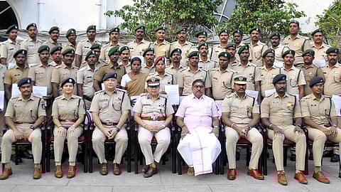 42 ஊா்க்காவல் படை வீரா்கள்
காவலா்களாக நியமனம்