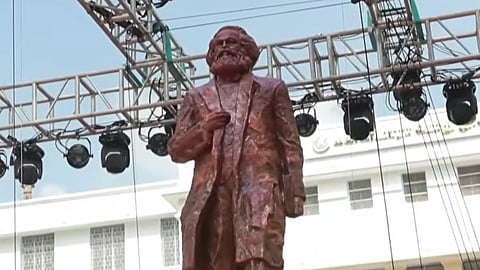 கார்ல் மார்க்ஸ் சிலையை திறந்துவைத்த முதல்வர் ஸ்டாலின்.