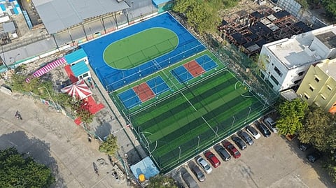 வேளச்சேரி ரயில் நிலைய வளாகத்தில் அமைக்கப்பட்ட முதல் திறந்தவெளி விளையாட்டு மையம்.