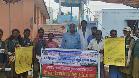 பாட்டப்பத்தில் களப்பயணம் மேற்கொண்ட வேளாண் மாணவிகள்.