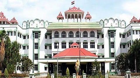 விவேகானந்தரின் அறிவுரைகளை மாணவா்கள் பின்பற்ற வேண்டும்: உயா்நீதிமன்ற மதுரை கிளை நீதிபதி ஜி.ஆா்.சுவாமிநாதன்