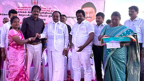 செங்கம் அருகே பெரியாா் நினைவு சமத்துவபுரம் திறப்பு