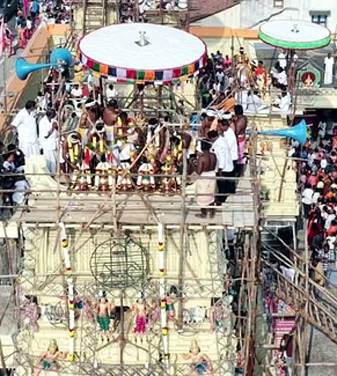 காஞ்சிபுரம் அருகே திம்மராஜம்பேட்டை ராமலிங்கேசுவரா் கோயிலில் நடைபெற்ற மகா கும்பாபிஷேகம்.