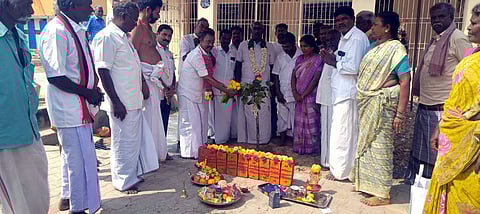 லாடவரம் கிராமத்தில் கலையரங்கம் அமைப்பதற்கான பணியை பூமி பூஜை செய்து தொடங்கிவைத்த சேவூா் எஸ்.ராமச்சந்திரன் எம்எல்ஏ.