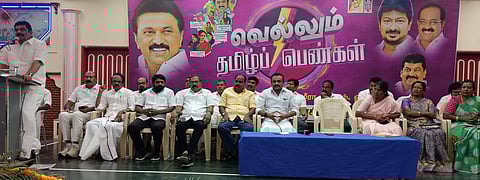 ஒசூரில் நடைபெற்ற ‘வெல்லும் தமிழ்ப் பெண்கள்’ ஆலோசனைக் கூட்டத்தில் பேசிய எம்எல்ஏ ஒய். பிரகாஷ்.