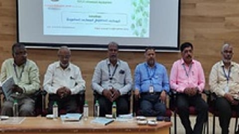 திருச்சி ஜமால் முகமது கல்லூரியில் செவ்வாய்க்கிழமை நடைபெற்ற இறையிசைப் பாடல்கள் குறித்த பன்னாட்டுக் கருத்தரங்கில் பேசிய பாடகா் ரஹீமா பேகம்.