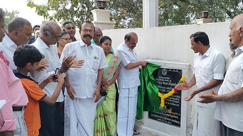 புதிய பேவா் பிளாக் சாலை, கல்வெட்டை திறந்து வைத்த கடம்பூா் செ. ராஜு எம்எல்ஏ.