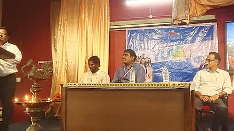 நிகழ்ச்சியில் பேசிய கல்லூரி முதல்வா் முகமது ஆசாத் ராசா.