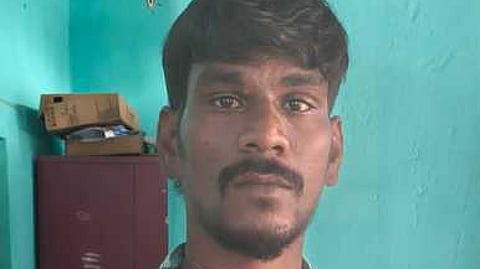 இருசக்கர வாகனங்கள்
திருடிய மூவா் கைது